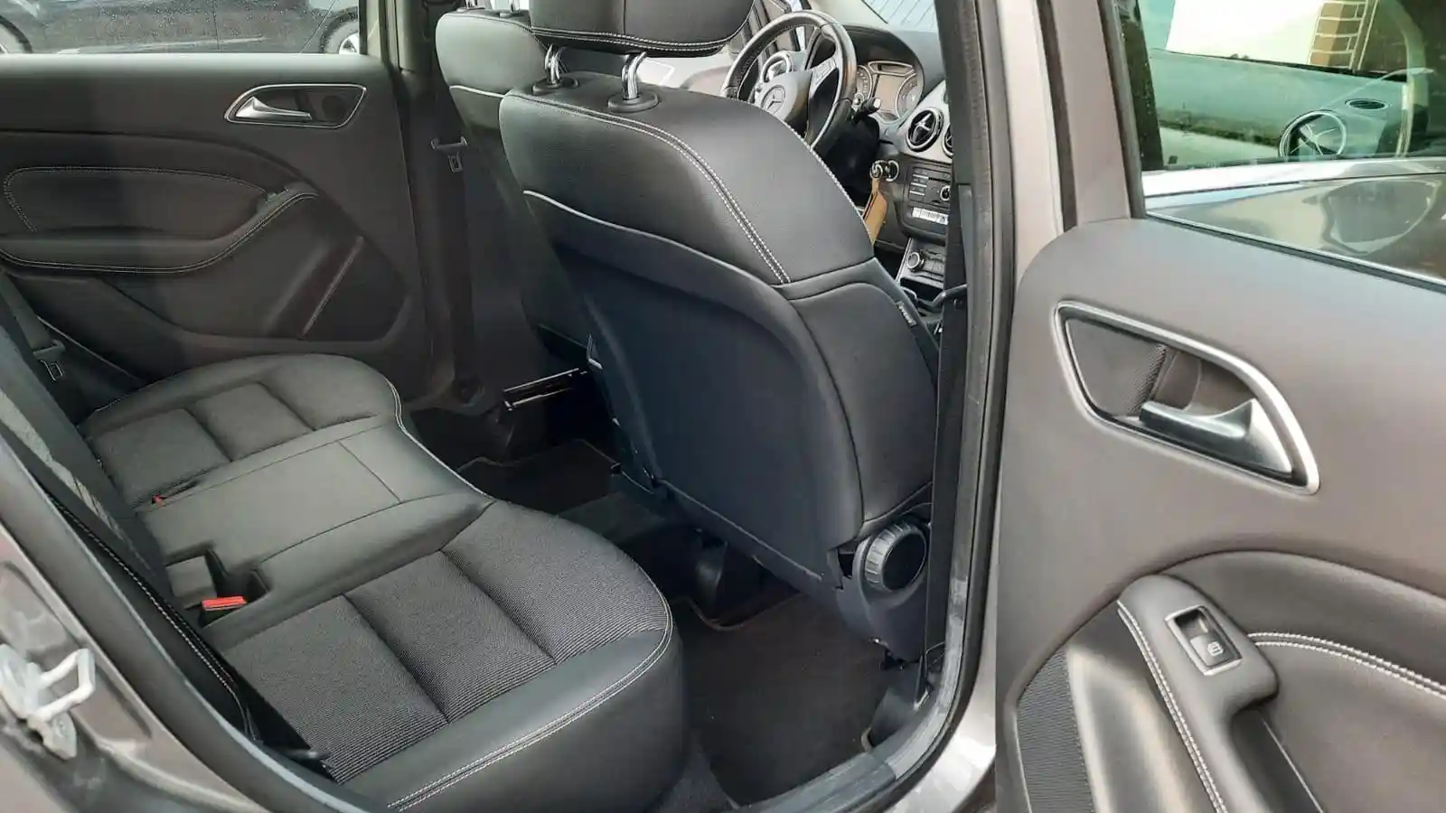 Mercedes-Benz B 200