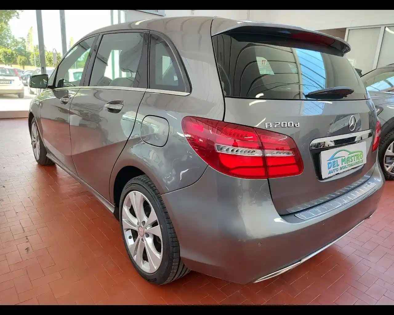 Mercedes-Benz B 200