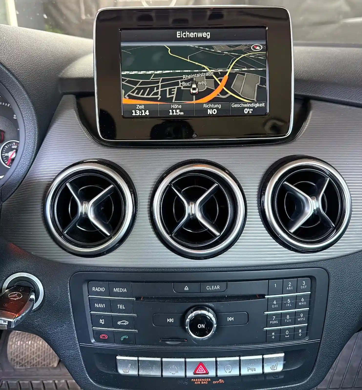 Mercedes-Benz B 180