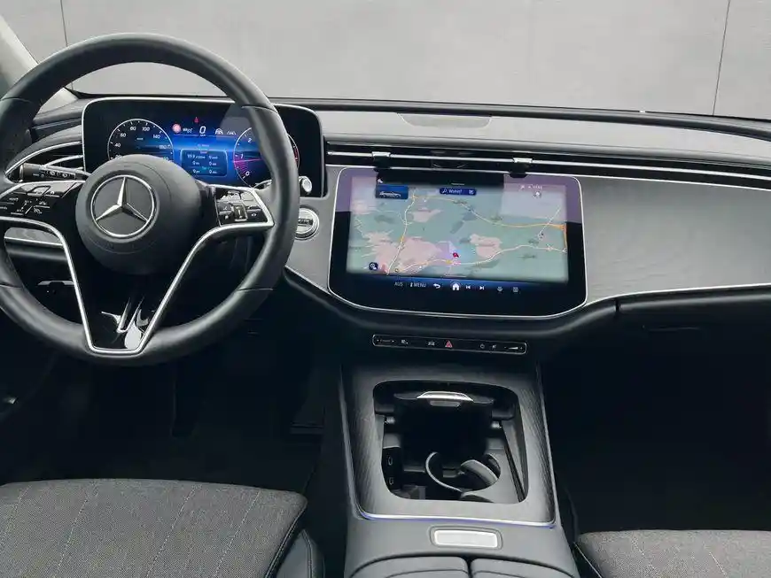 Mercedes-Benz E 220