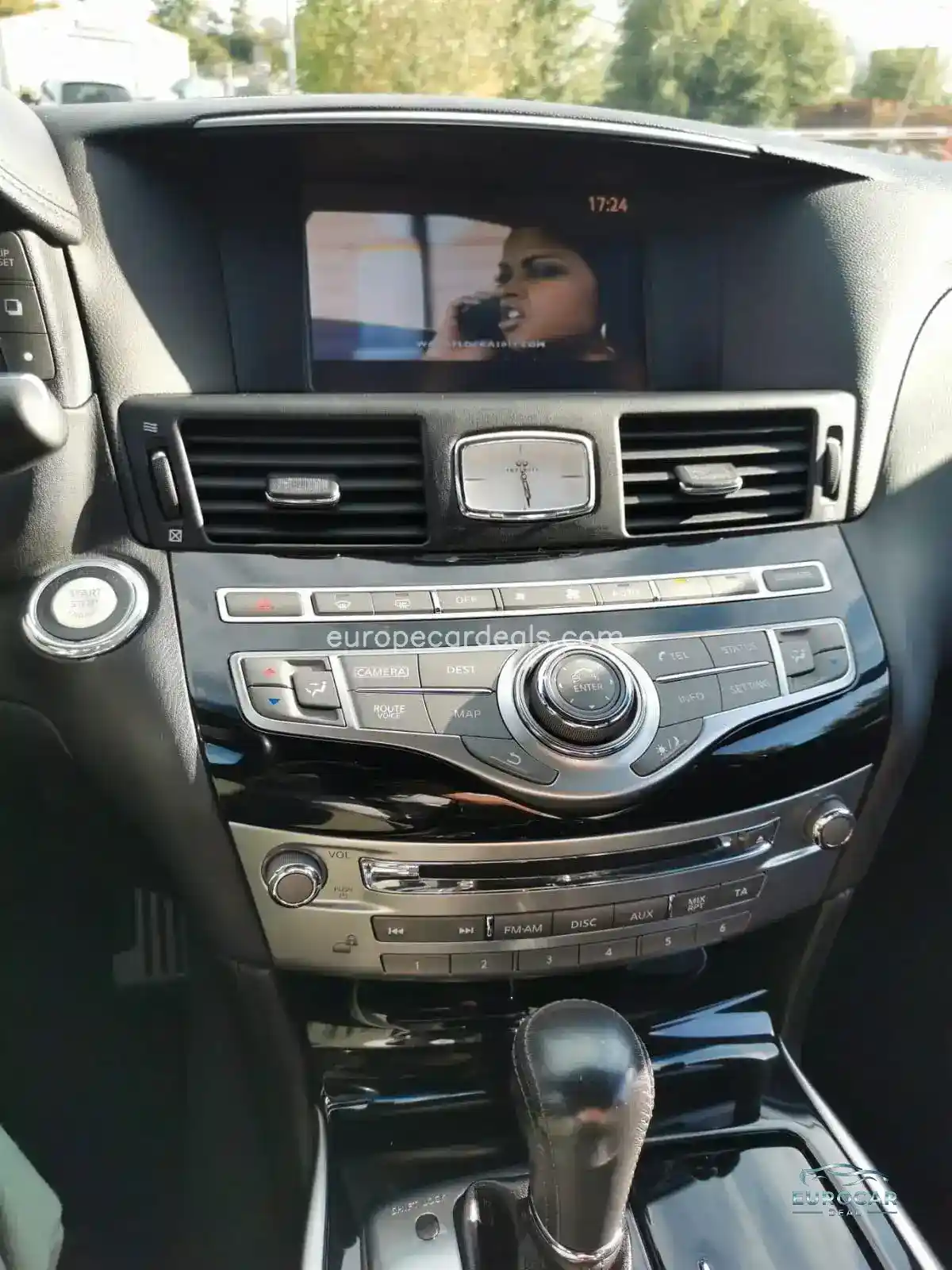 Infiniti Q70