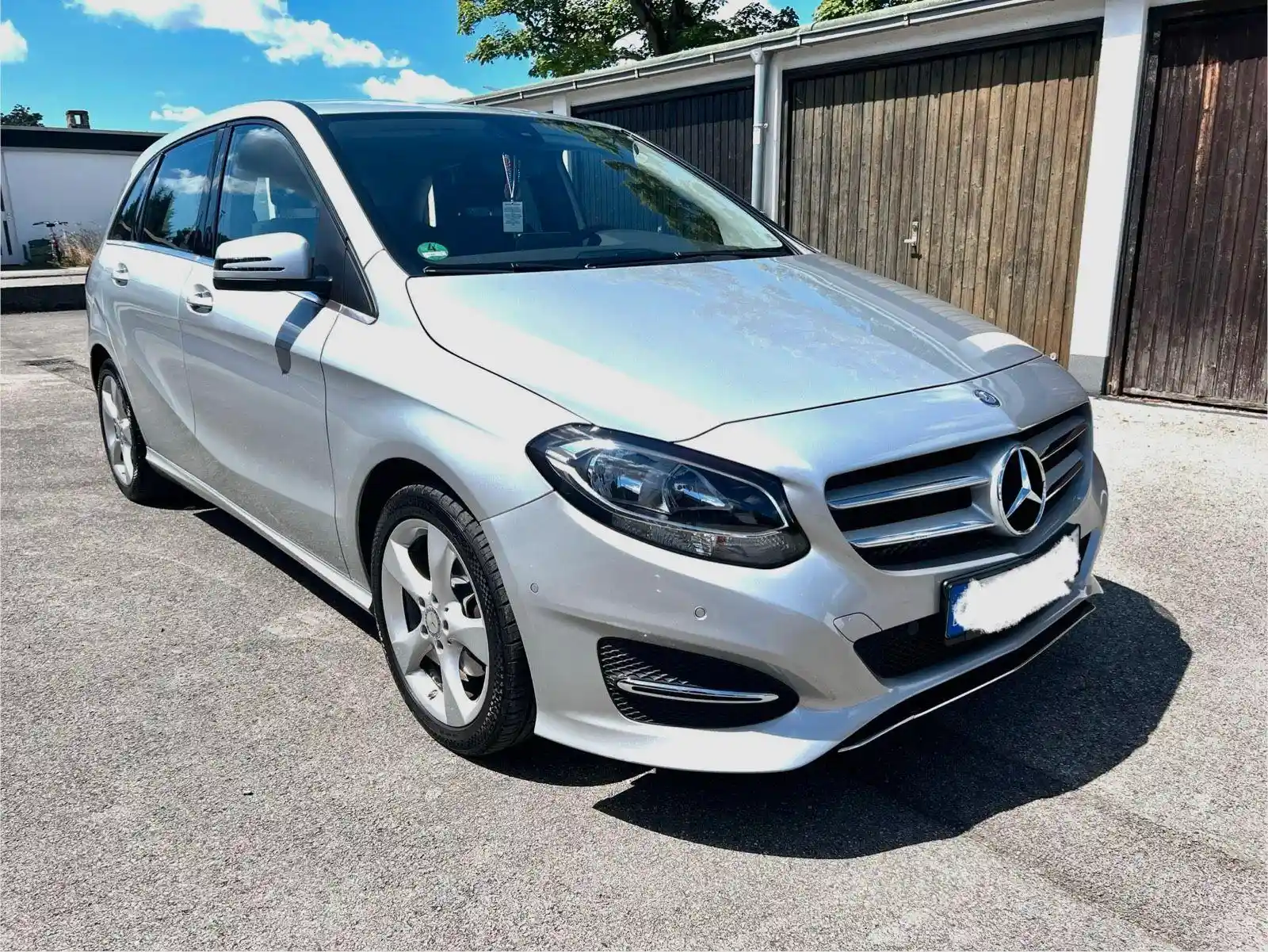 Mercedes-Benz B 180