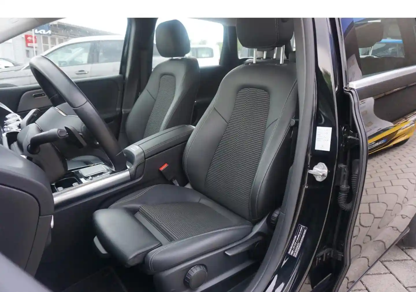 Mercedes-Benz B 200