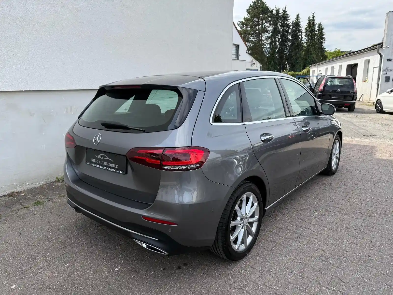 Mercedes-Benz B 220