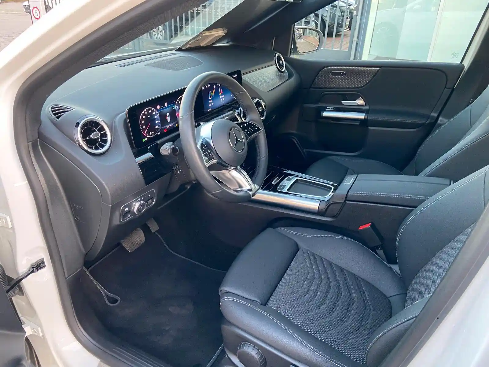 Mercedes-Benz B 180