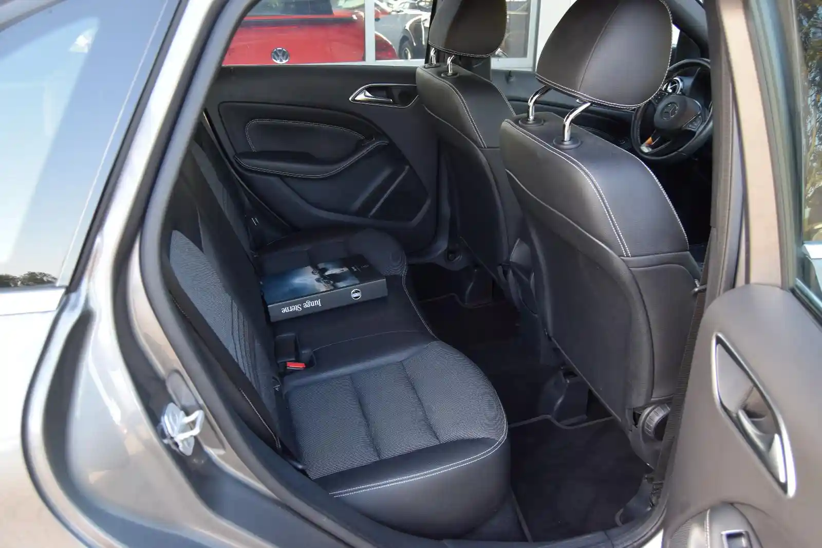 Mercedes-Benz B 180