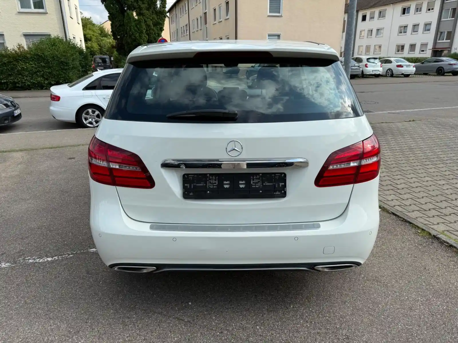 Mercedes-Benz B 180