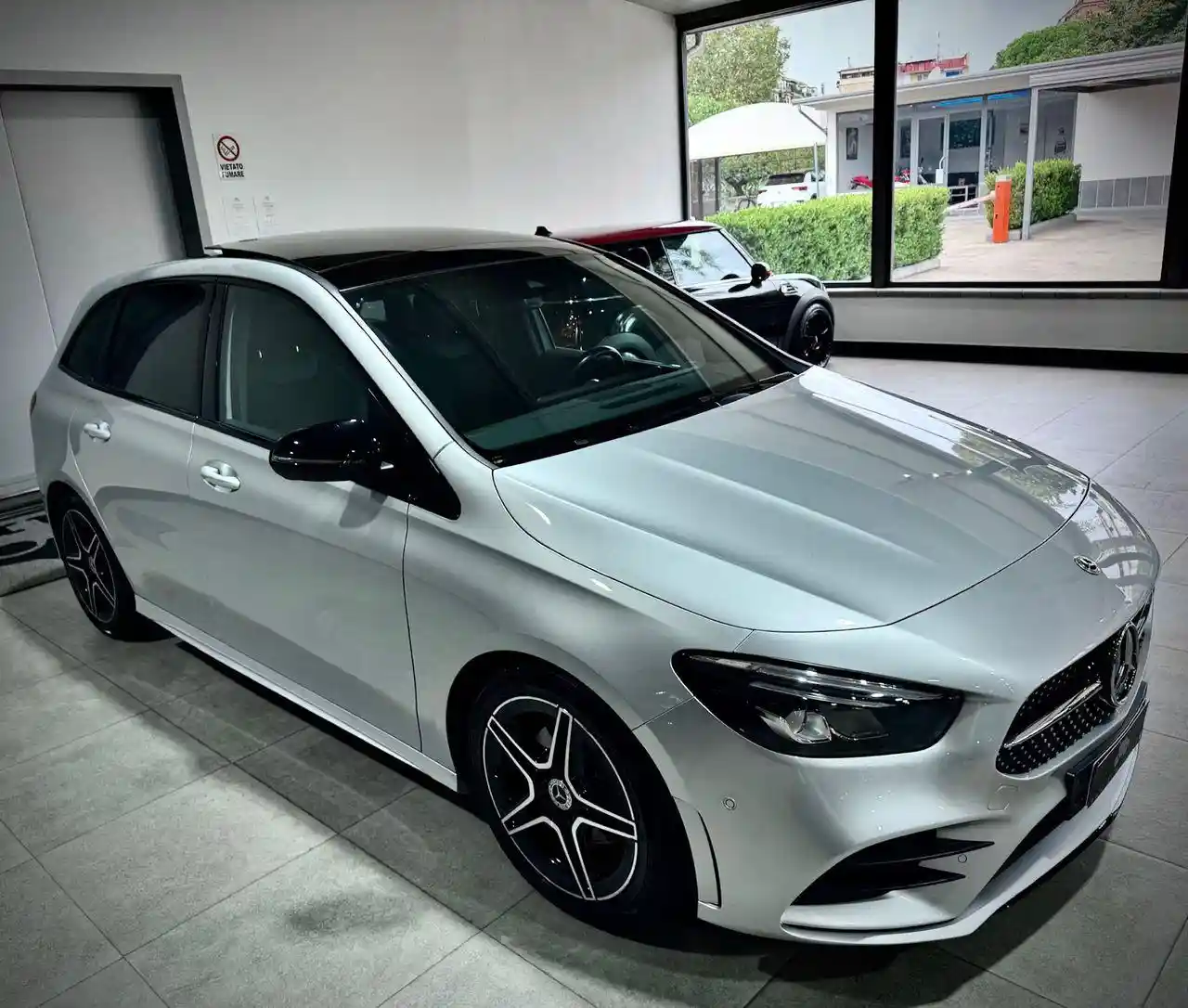 Mercedes-Benz B 200