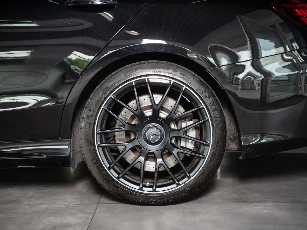 Mercedes-Benz C 63 AMG