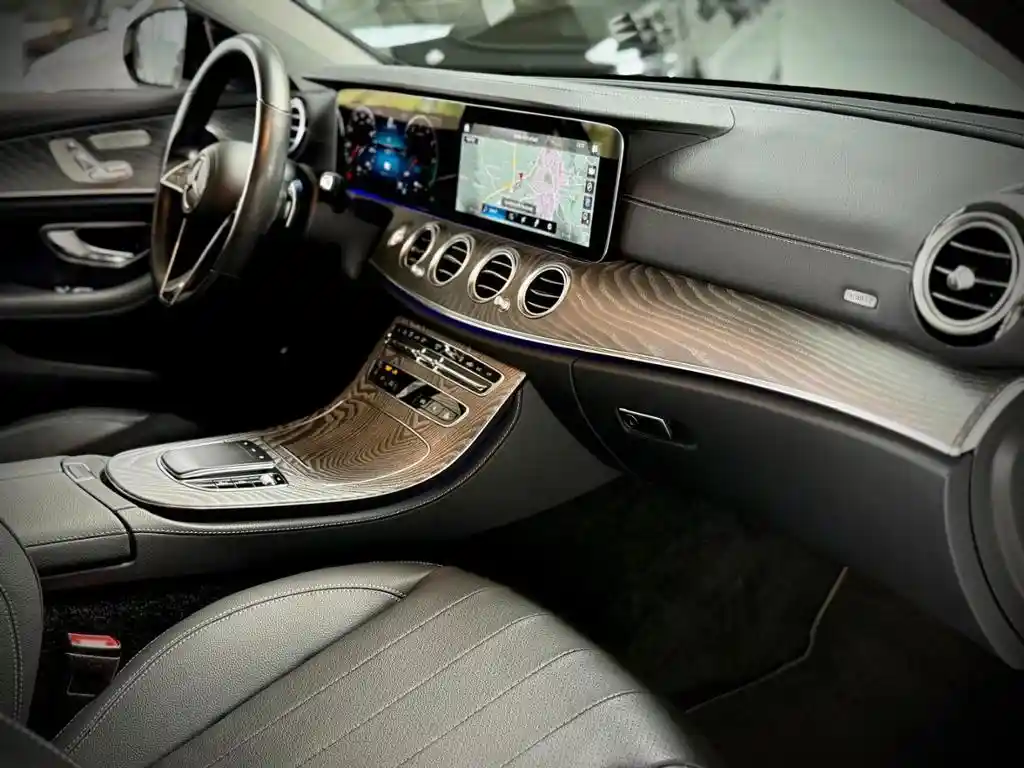 Mercedes-Benz E 300