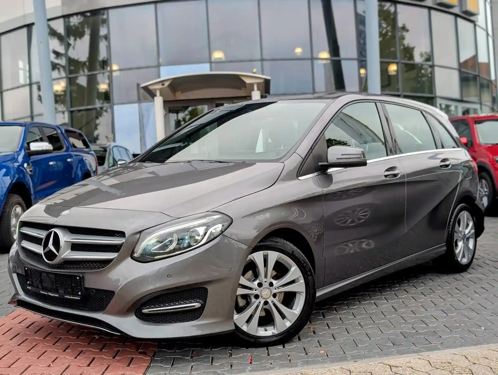 Mercedes-Benz B 180