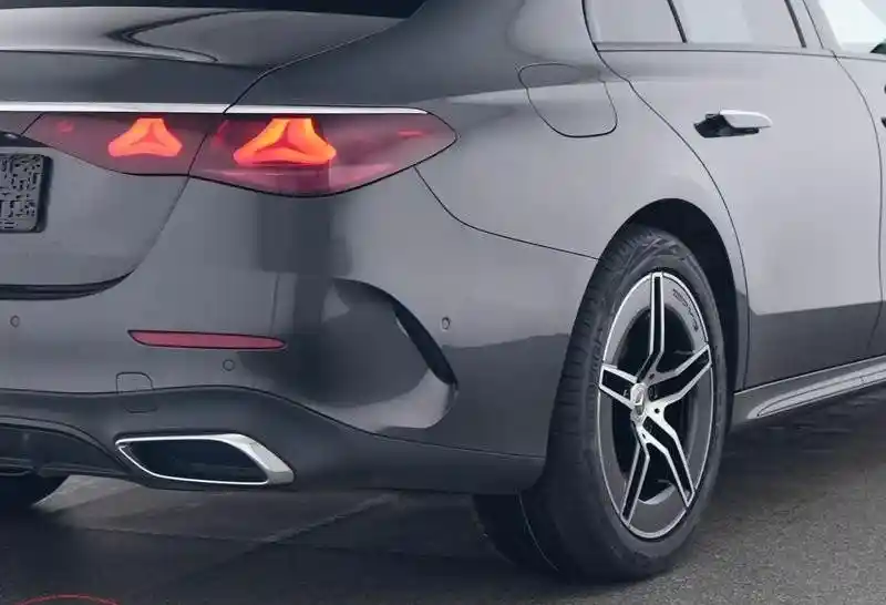 Mercedes-Benz E 200