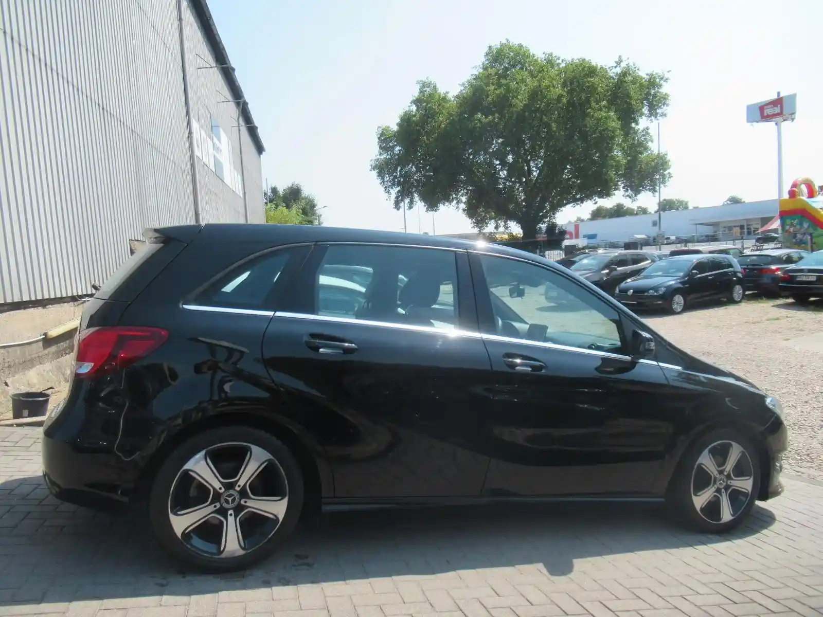 Mercedes-Benz B 180