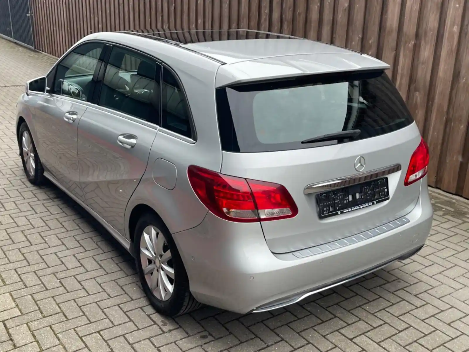 Mercedes-Benz B 220
