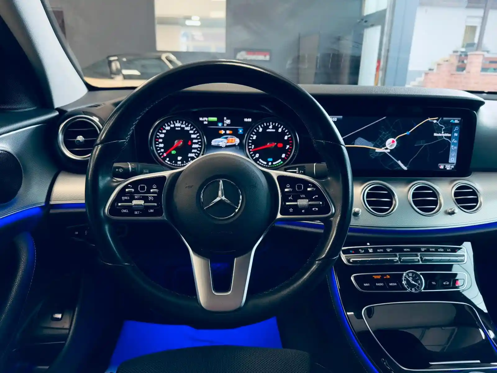 Mercedes-Benz E 200