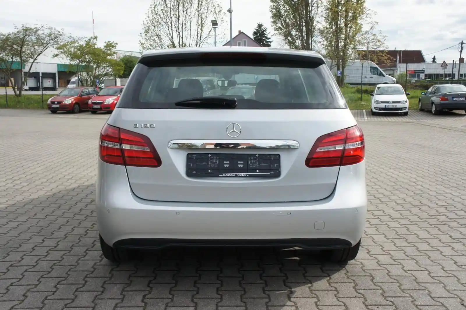 Mercedes-Benz B 180