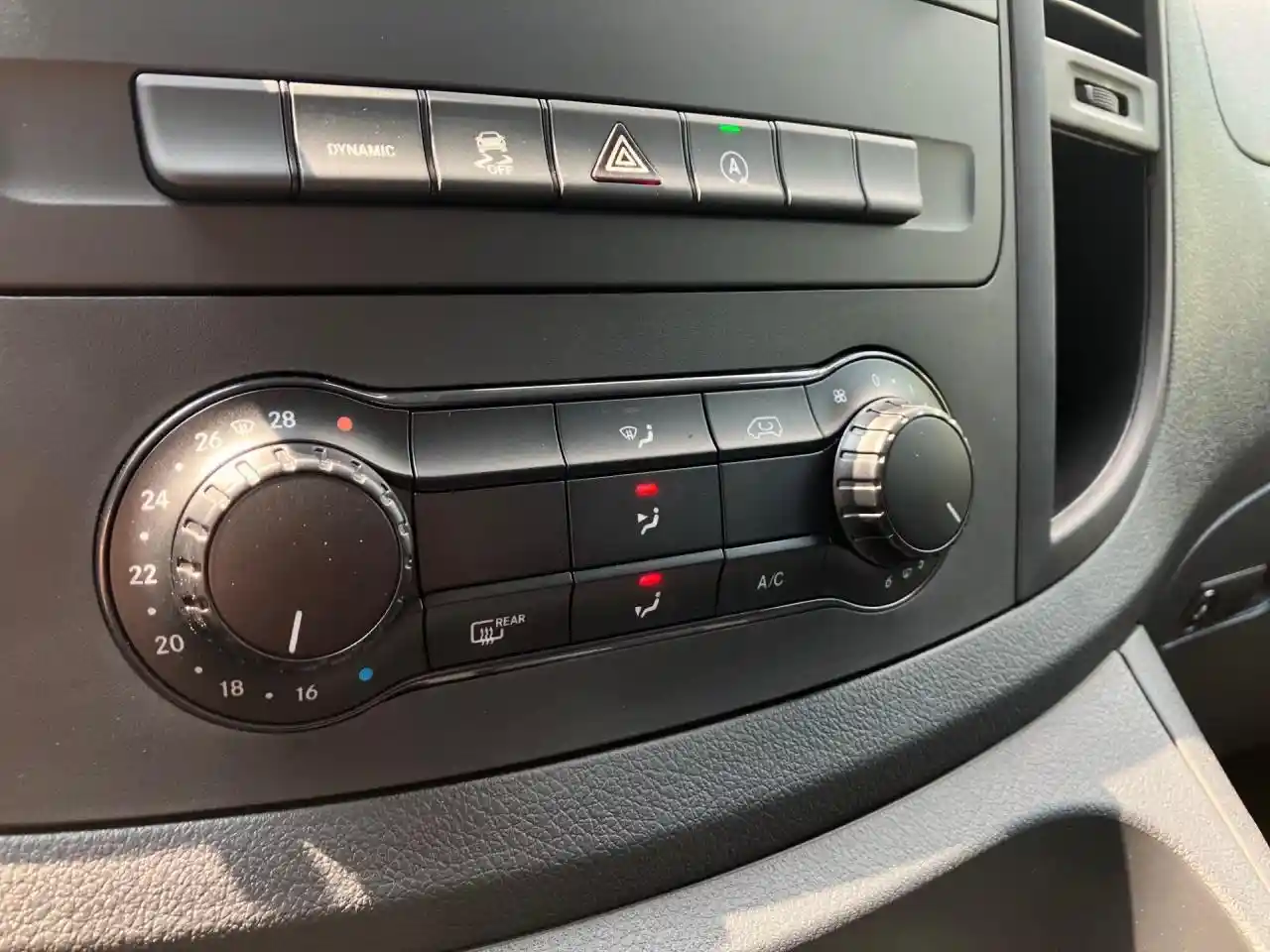 Mercedes-Benz V 220