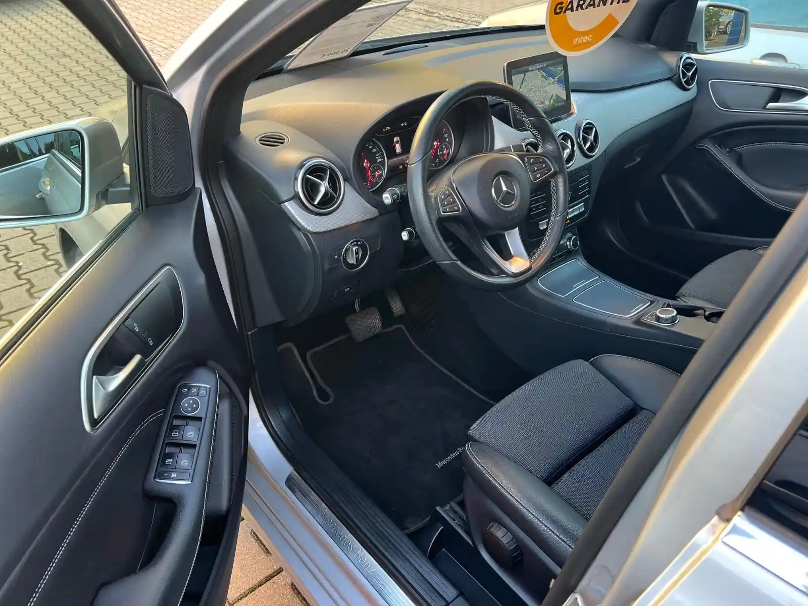 Mercedes-Benz B 200