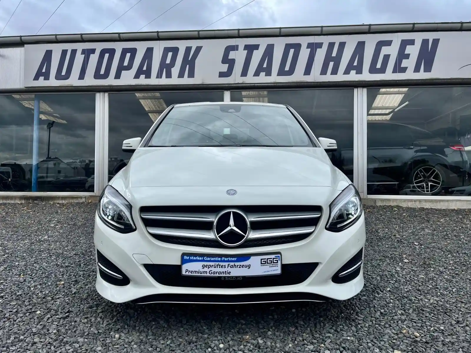 Mercedes-Benz B 180