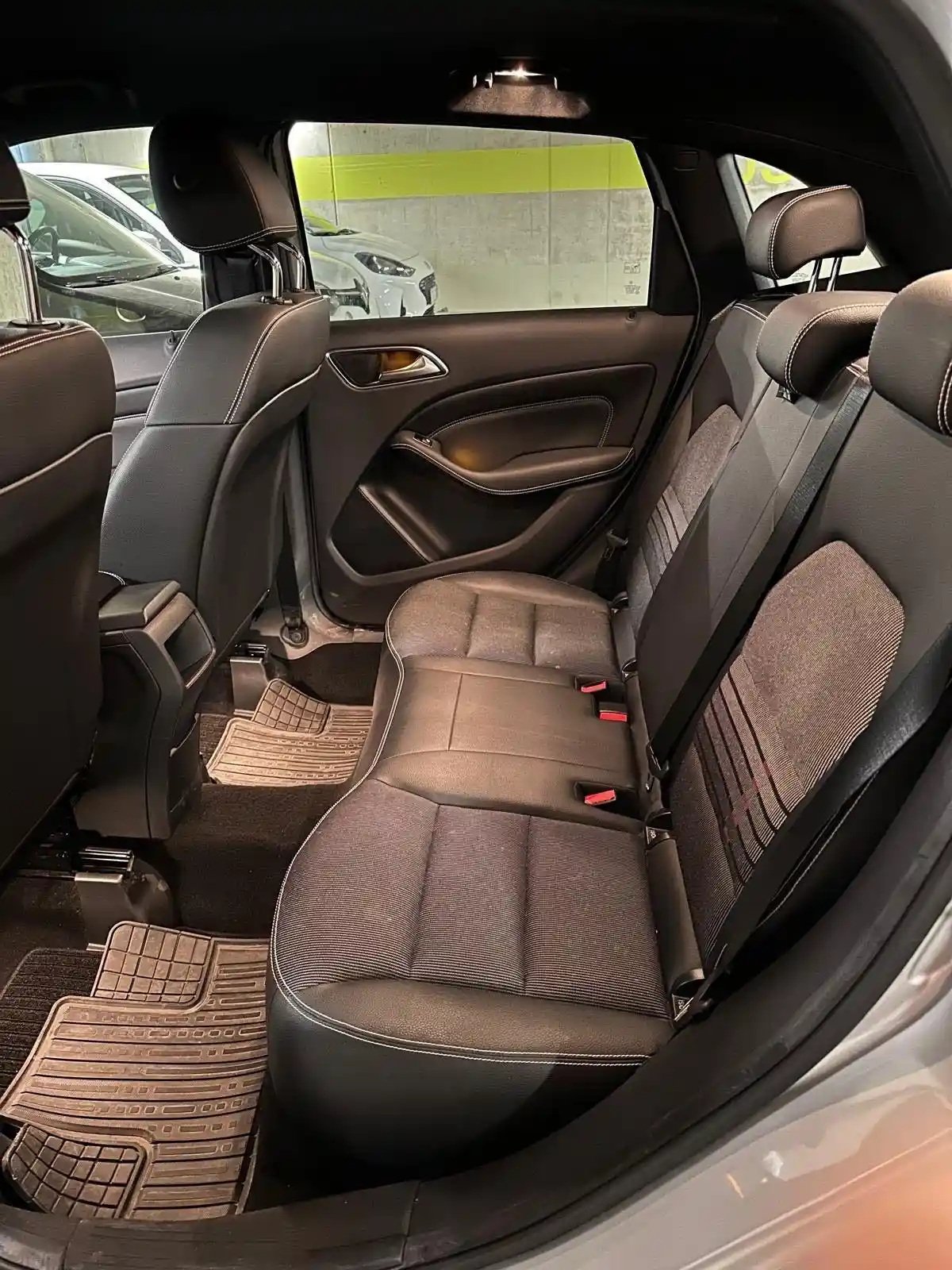 Mercedes-Benz B 180