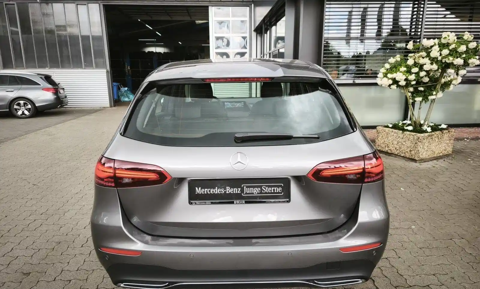 Mercedes-Benz B 180