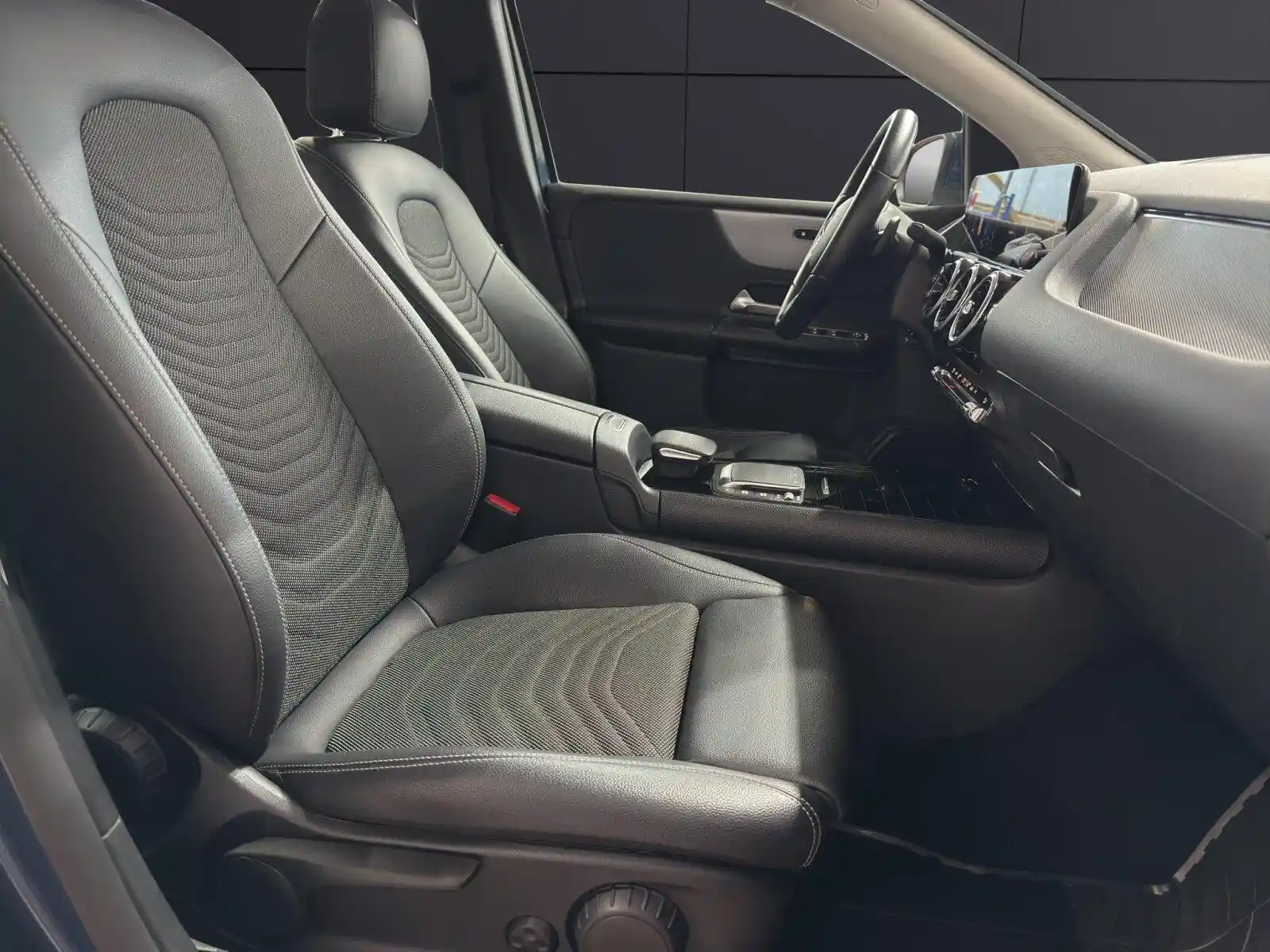 Mercedes-Benz B 220