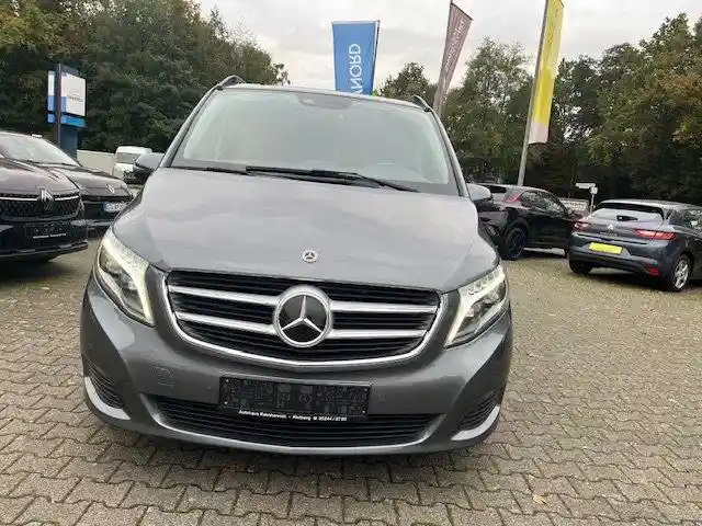 Mercedes-Benz V 250