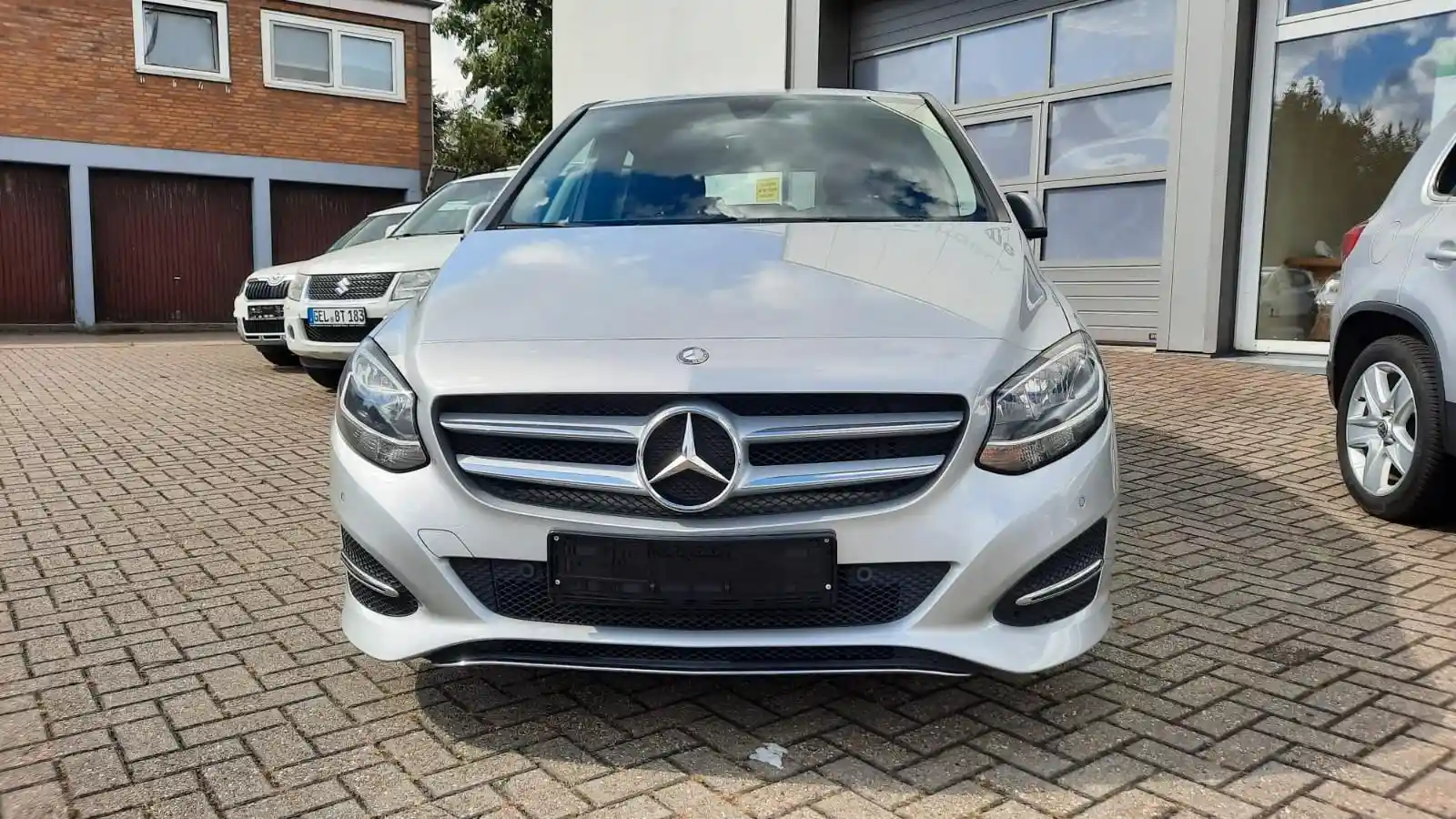 Mercedes-Benz B 180