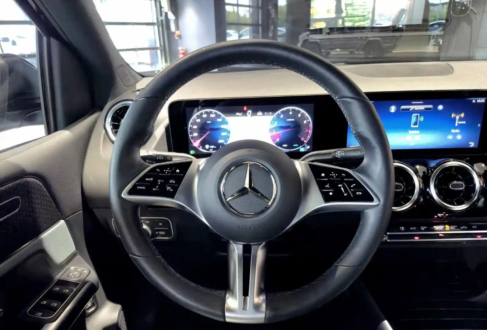 Mercedes-Benz B 180