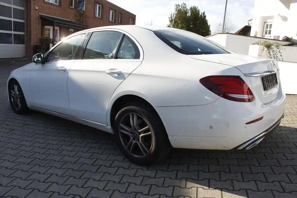 Mercedes-Benz E 220