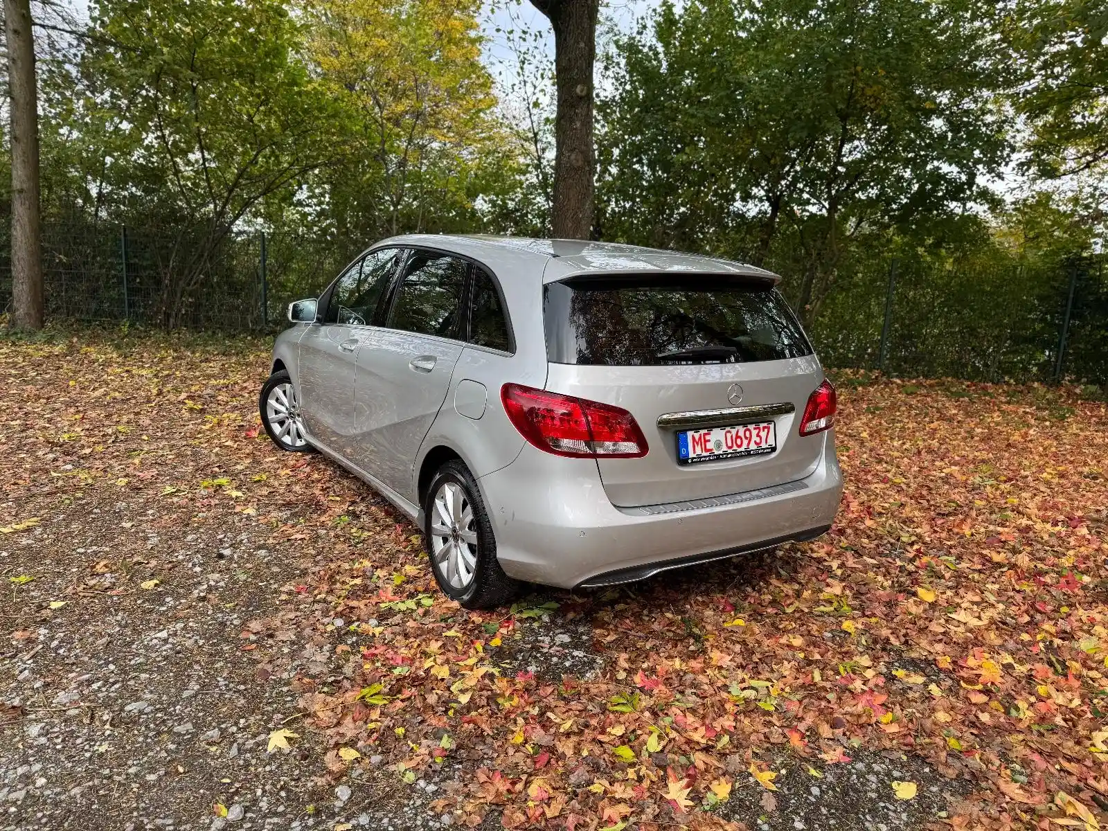 Mercedes-Benz B 180