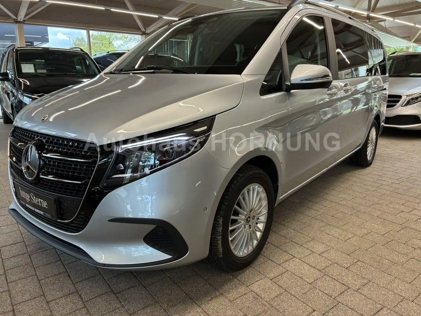 Mercedes-Benz V 220