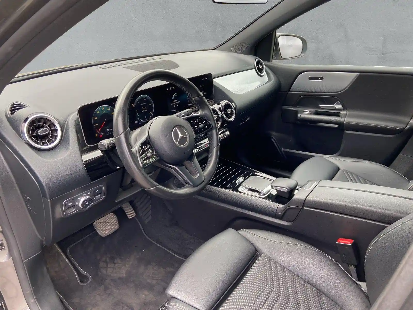 Mercedes-Benz B 180