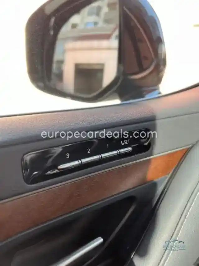 Lexus LX 600