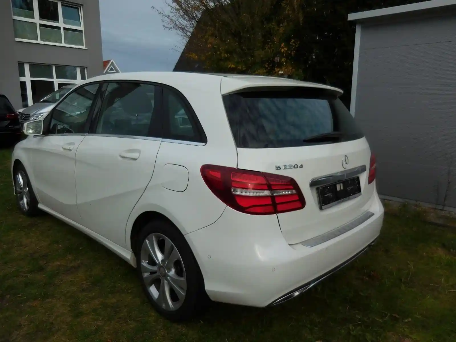 Mercedes-Benz B 220