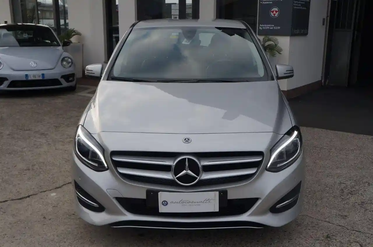 Mercedes-Benz B 180