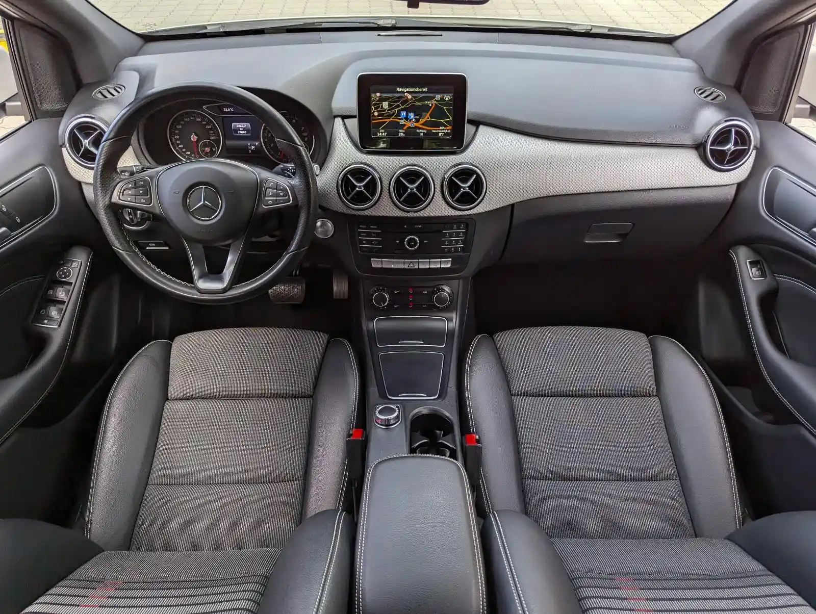 Mercedes-Benz B 180