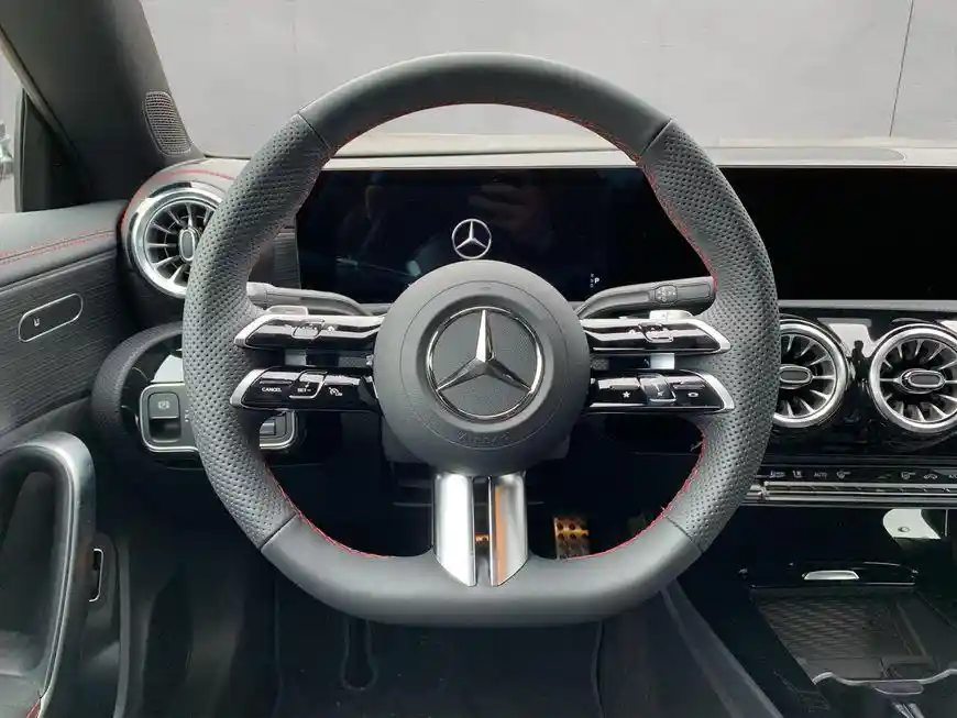 Mercedes-Benz CLA 180