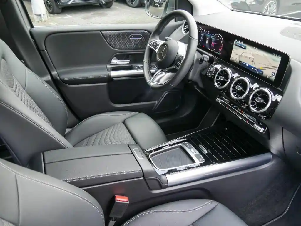 Mercedes-Benz B 180