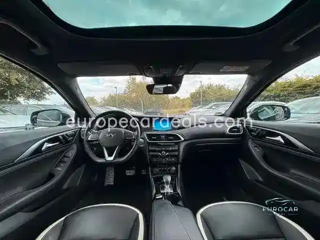 Infiniti Q30