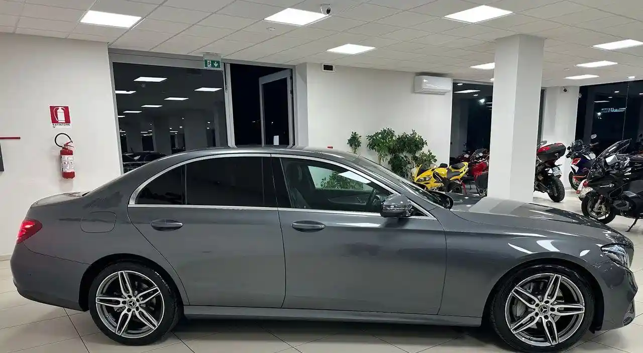 Mercedes-Benz E 220