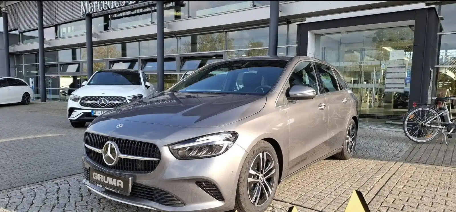 Mercedes-Benz B 180