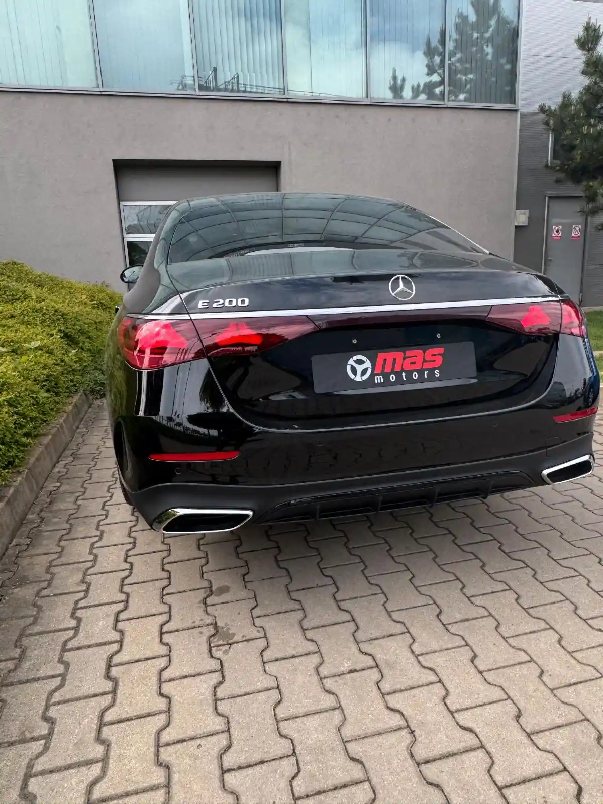 Mercedes-Benz E 200