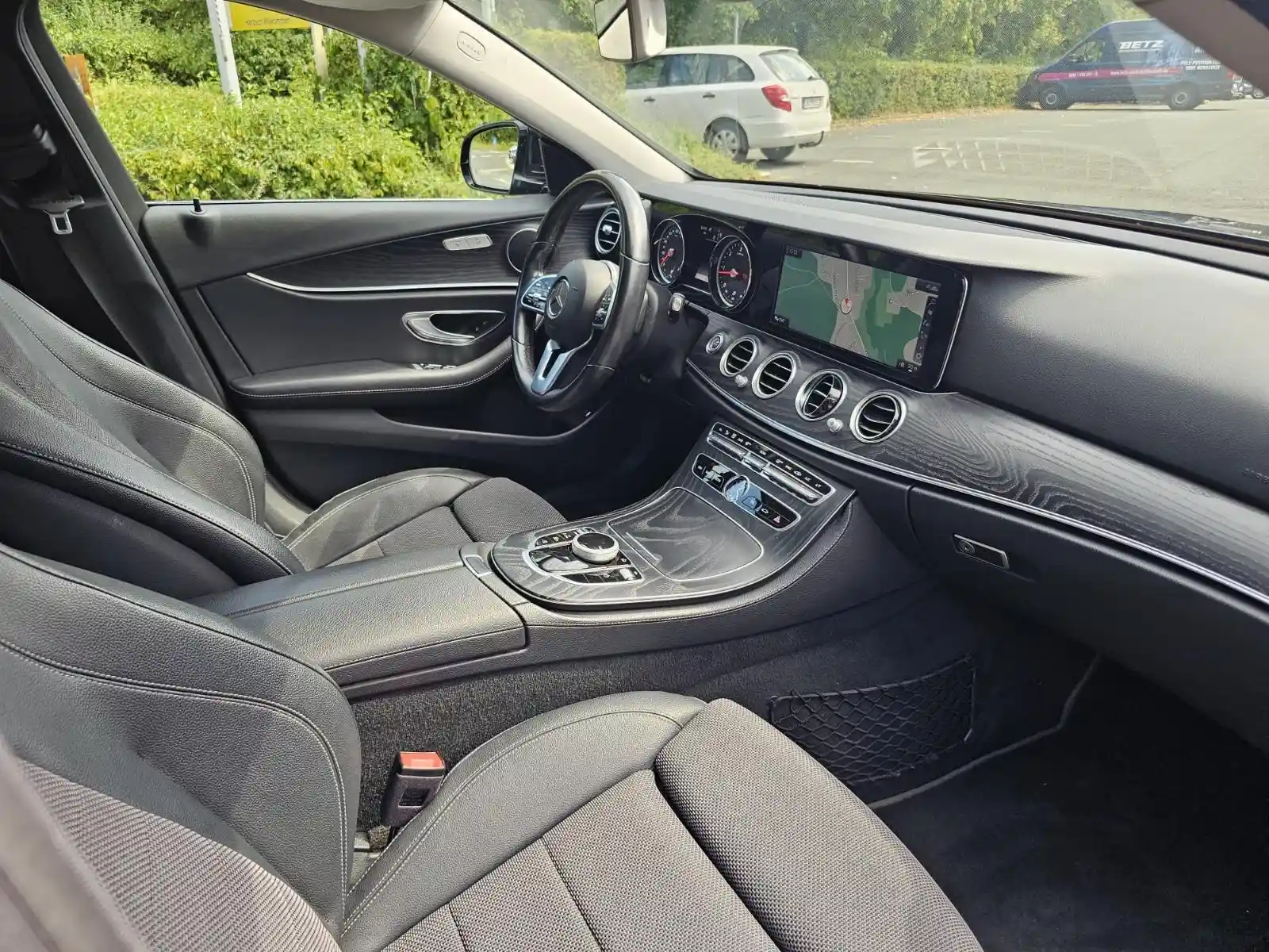 Mercedes-Benz E 200