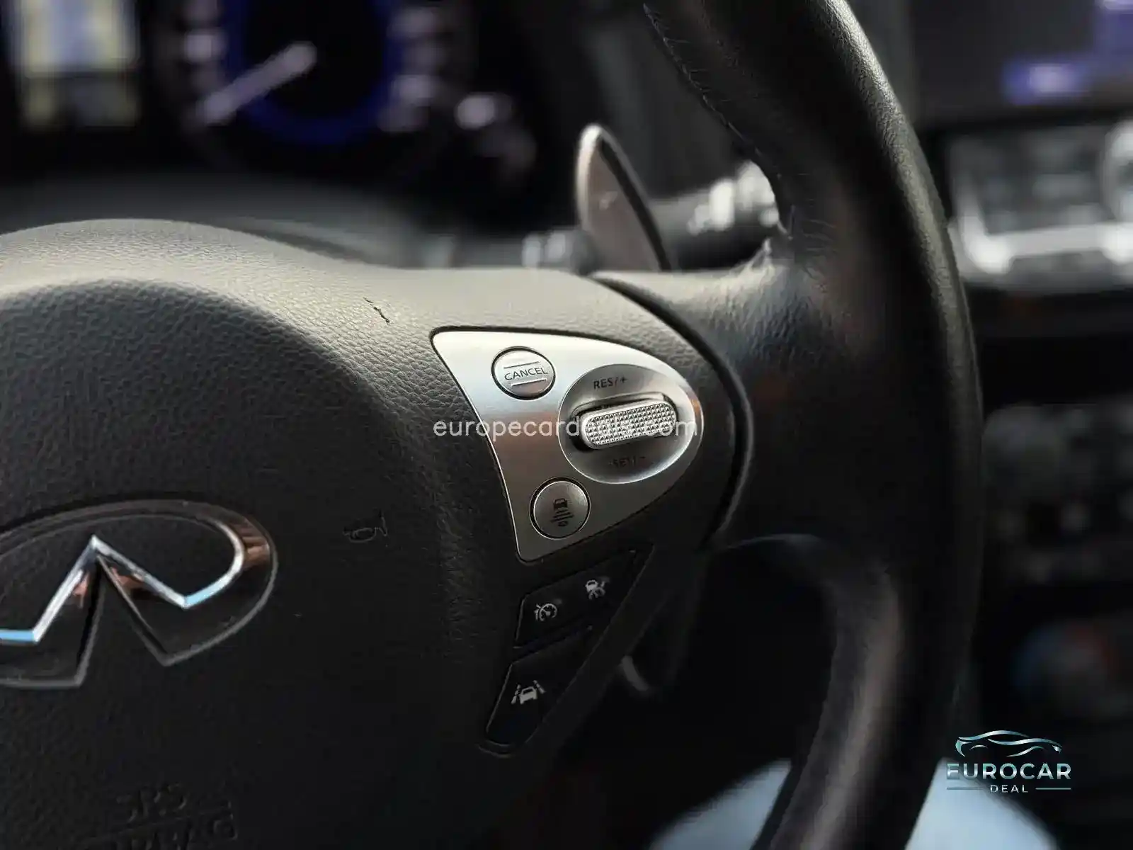Infiniti QX70