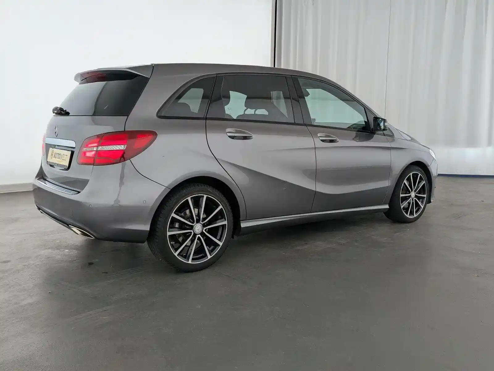 Mercedes-Benz B 180