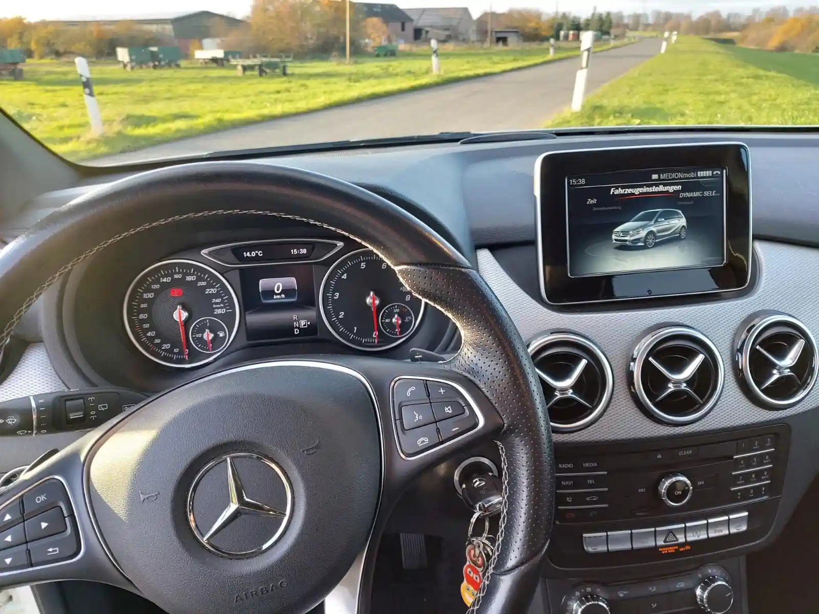 Mercedes-Benz B 180