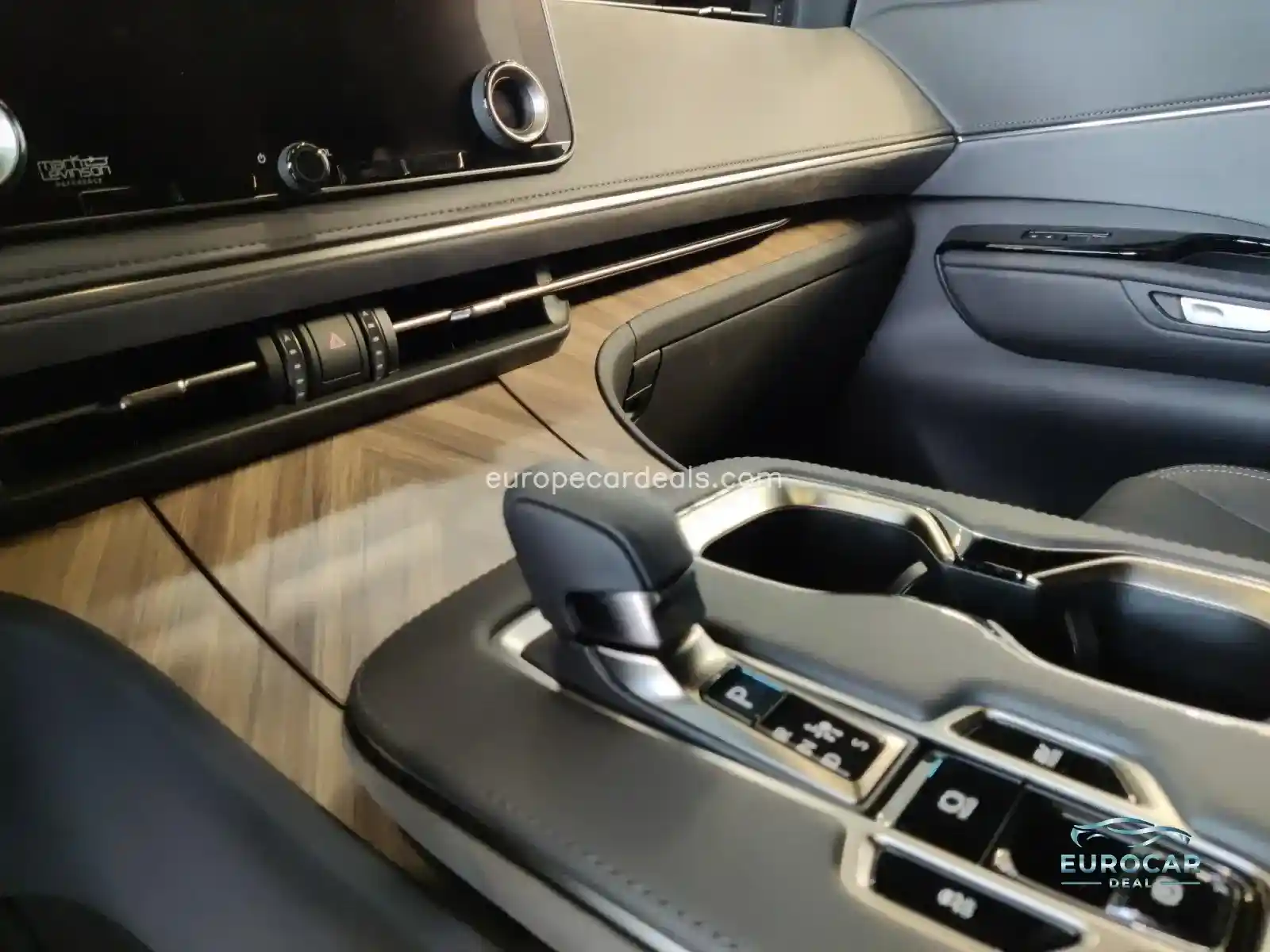 Lexus LM