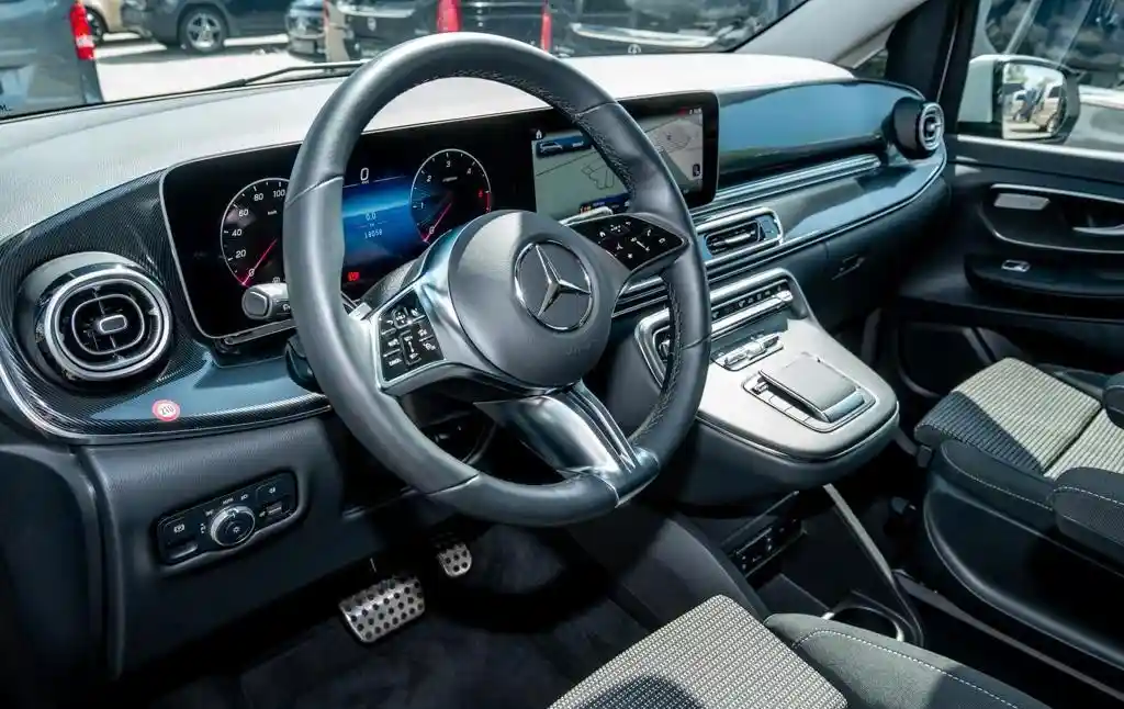 Mercedes-Benz V 220