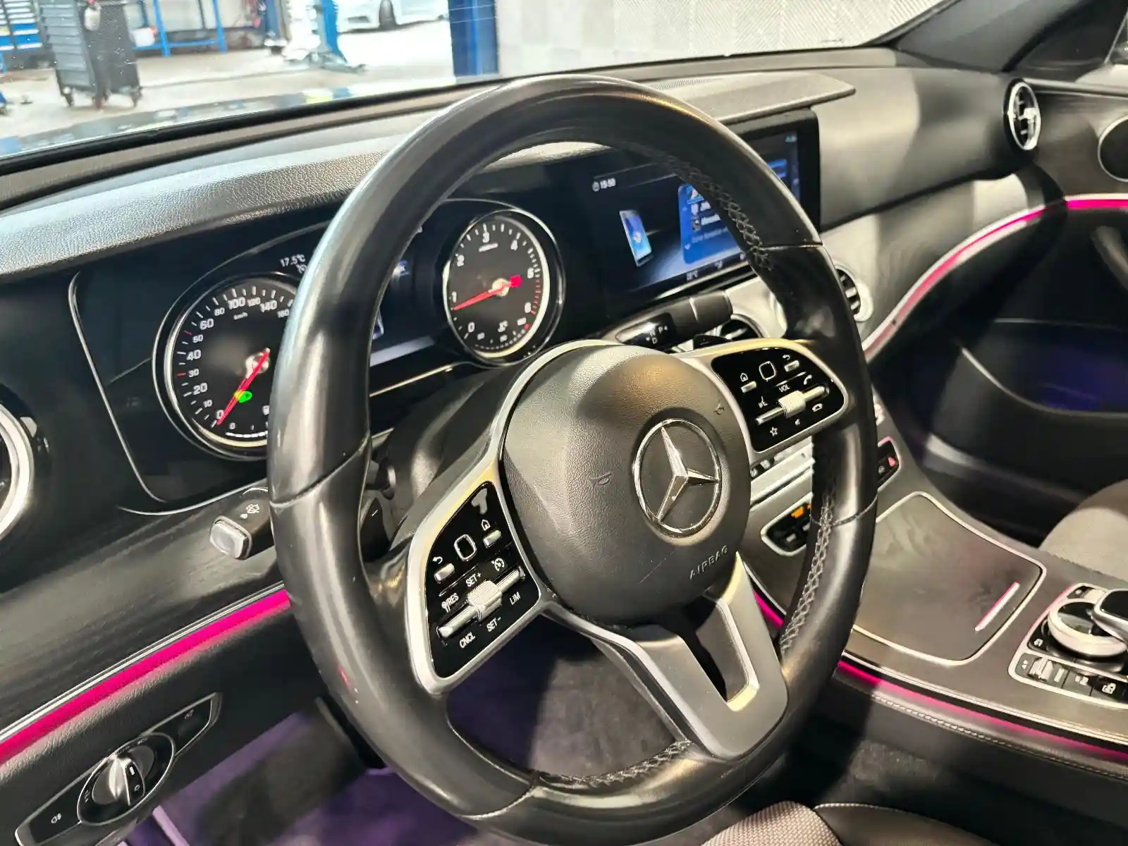 Mercedes-Benz E 200